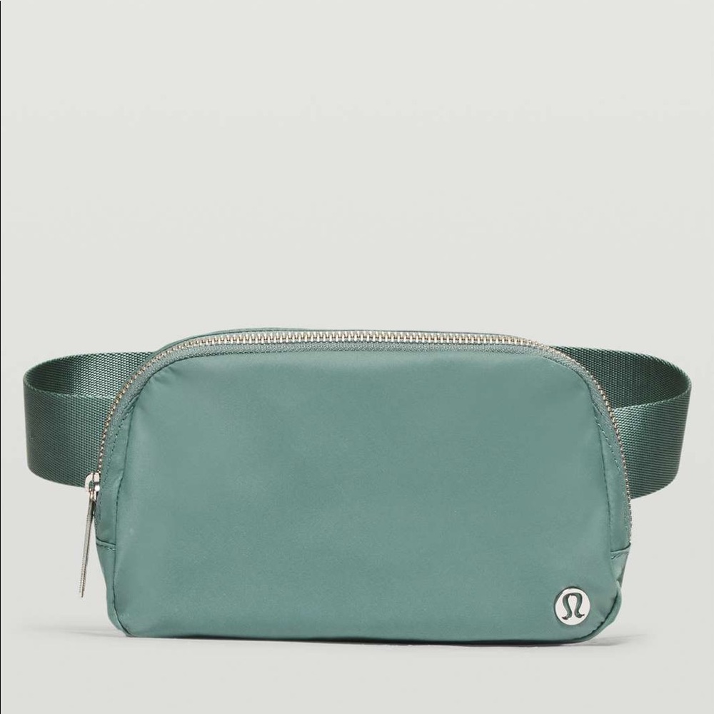Lululemon everywhere belt bag